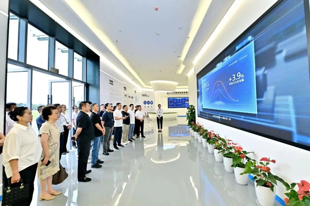 成都乐山商会企业家一行莅临琏升光伏参观交流