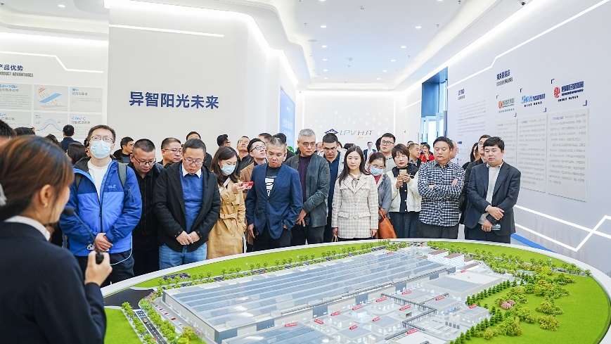 2023年第六届中国国际光伏产业大会暨“光伏之旅”企业考察团走进琏升光伏